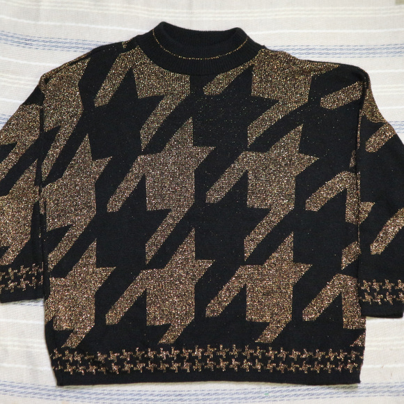 Bel Ami Sweaters - VTG BEL AMI Gold Geometric 3/4 Sleeve Sweater